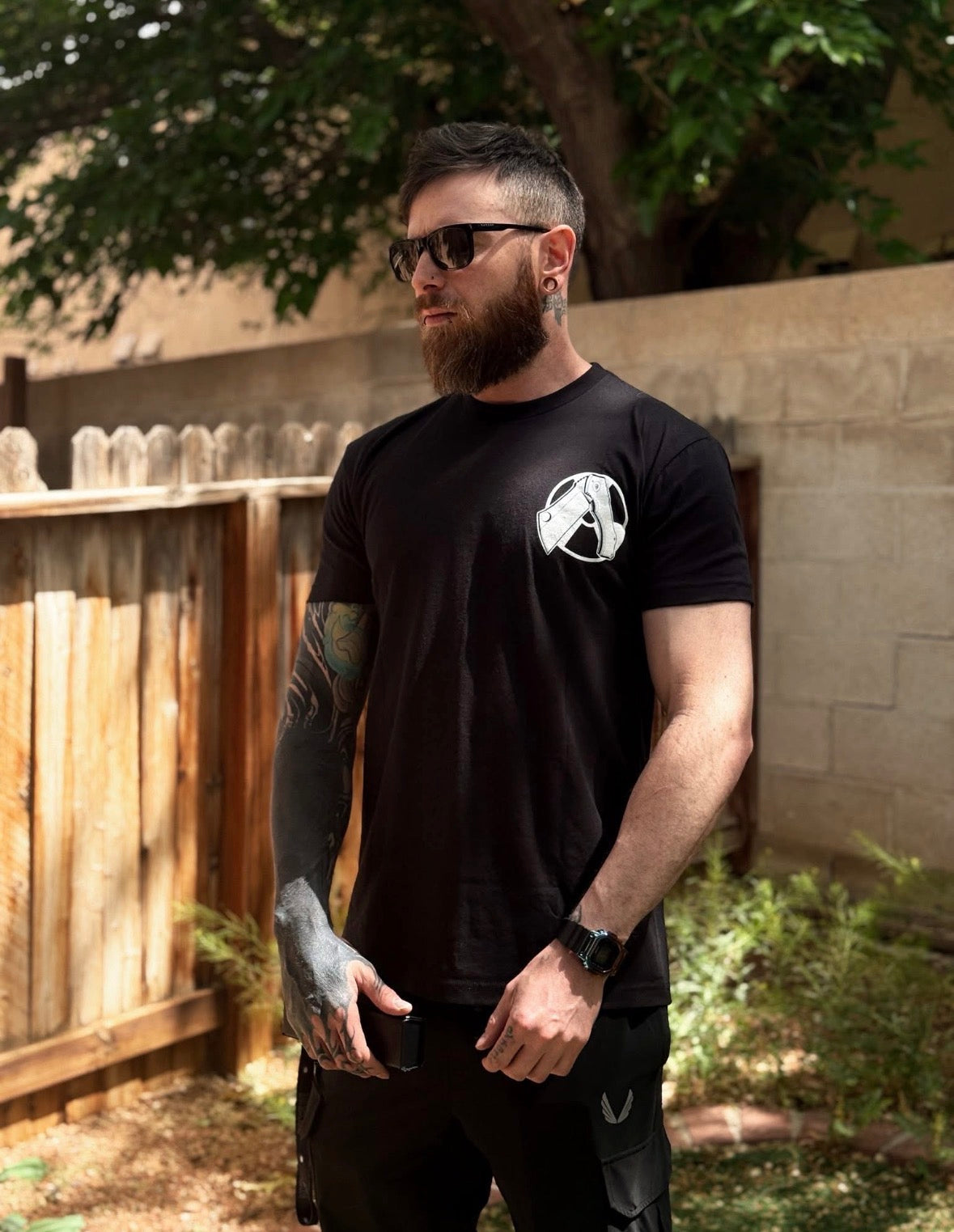 Limited RADKNIVES t-shirt and sticker pack